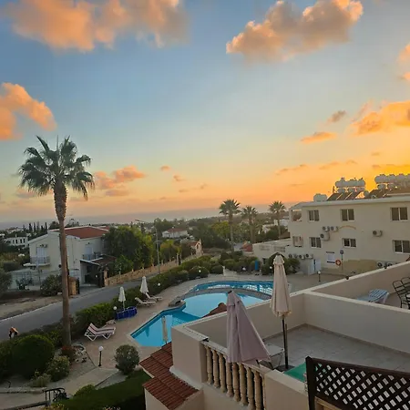 Beautiful Townhouse In Paradise *