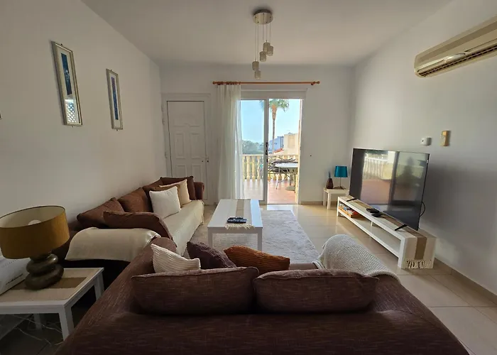 Beautiful Townhouse In Paradise *