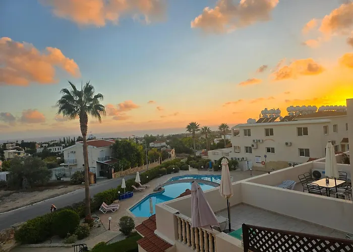 Beautiful Townhouse In Paradise *